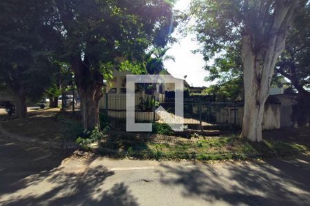 Casa à venda com 49m², 3 quartos e 2 vagasFachada