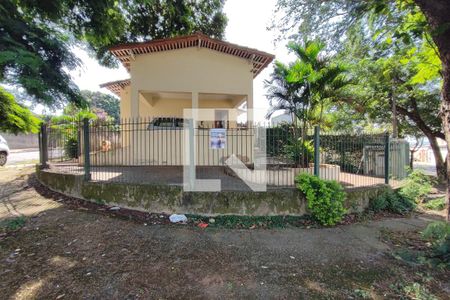 Casa à venda com 49m², 3 quartos e 2 vagasFachada