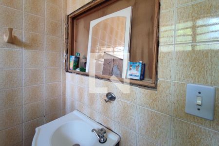 Casa à venda com 49m², 3 quartos e 2 vagasBanheiro