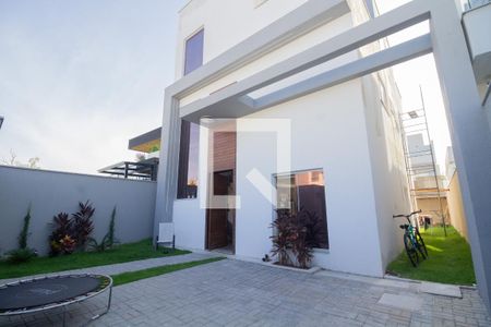 Casa para alugar com 254m², 4 quartos e 2 vagas Casa para alugar com 254m², 4 quartos e 2 vagasQuintal