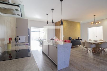 Casa para alugar com 254m², 4 quartos e 2 vagas Casa para alugar com 254m², 4 quartos e 2 vagasCozinha