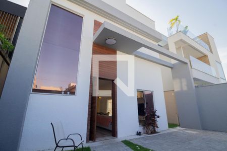 Casa para alugar com 254m², 4 quartos e 2 vagas Casa para alugar com 254m², 4 quartos e 2 vagasQuintal