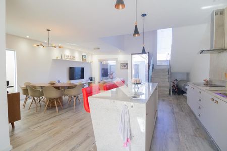 Casa para alugar com 254m², 4 quartos e 2 vagas Casa para alugar com 254m², 4 quartos e 2 vagasCozinha