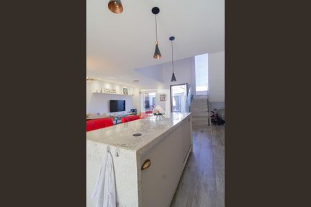 Casa para alugar com 254m², 4 quartos e 2 vagas Casa para alugar com 254m², 4 quartos e 2 vagasCozinha