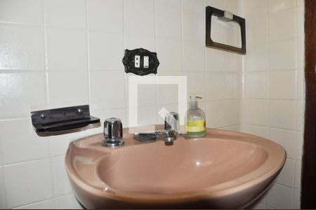 Casa à venda com 240m², 4 quartos e 4 vagas Casa à venda com 240m², 4 quartos e 4 vagasBanheiro 1