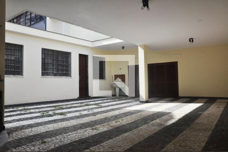 Casa à venda com 240m², 4 quartos e 4 vagas Casa à venda com 240m², 4 quartos e 4 vagasÁrea comum - Churrasqueira