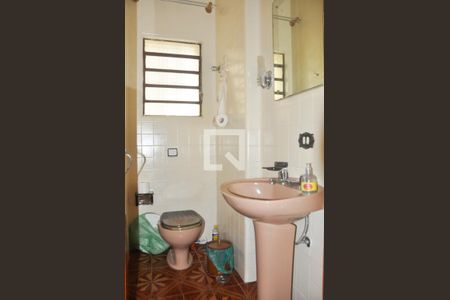 Casa à venda com 240m², 4 quartos e 4 vagas Casa à venda com 240m², 4 quartos e 4 vagasBanheiro 1