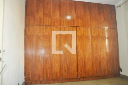 Casa à venda com 240m², 4 quartos e 4 vagas Casa à venda com 240m², 4 quartos e 4 vagasQuarto 3 - Armários