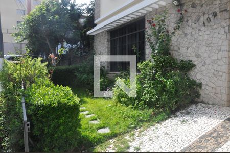 Casa à venda com 240m², 4 quartos e 4 vagas Casa à venda com 240m², 4 quartos e 4 vagasFachada