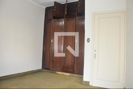 Casa à venda com 240m², 4 quartos e 4 vagas Casa à venda com 240m², 4 quartos e 4 vagasQuarto 4 - Armários