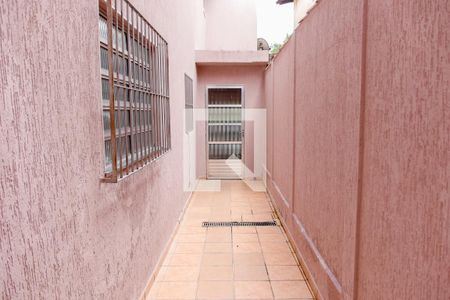 Casa para alugar com 200m², 2 quartos e 2 vagas Casa para alugar com 200m², 2 quartos e 2 vagasCorredor