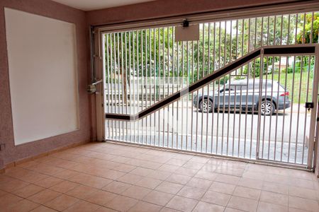 Casa para alugar com 200m², 2 quartos e 2 vagas Casa para alugar com 200m², 2 quartos e 2 vagasGaragem