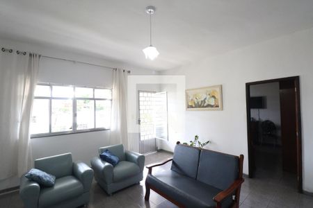 Sala de casa para alugar com 3 quartos, 95m² em Mutondo, São Gonçalo