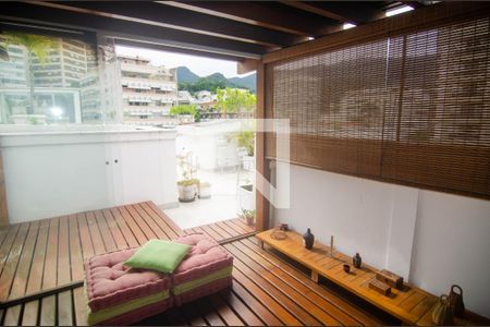 Apartamento à venda com 216m², 3 quartos e 1 vaga Apartamento à venda com 216m², 3 quartos e 1 vagaÁrea comum