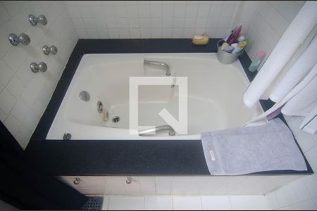 Apartamento à venda com 216m², 3 quartos e 1 vaga Apartamento à venda com 216m², 3 quartos e 1 vagaBanheiro