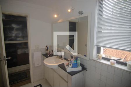 Apartamento à venda com 216m², 3 quartos e 1 vaga Apartamento à venda com 216m², 3 quartos e 1 vagaBanheiro