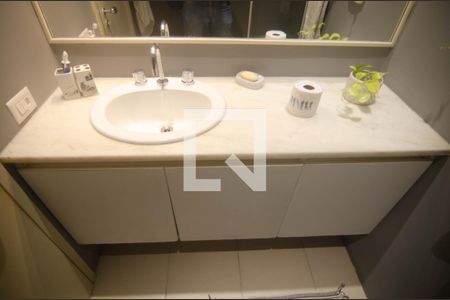 Apartamento à venda com 216m², 3 quartos e 1 vaga Apartamento à venda com 216m², 3 quartos e 1 vagaBanheiro da Suíte