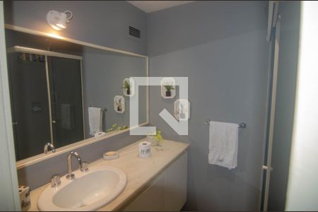 Apartamento à venda com 216m², 3 quartos e 1 vaga Apartamento à venda com 216m², 3 quartos e 1 vagaBanheiro da Suíte