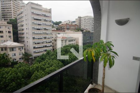 Apartamento à venda com 216m², 3 quartos e 1 vaga Apartamento à venda com 216m², 3 quartos e 1 vagaVaranda
