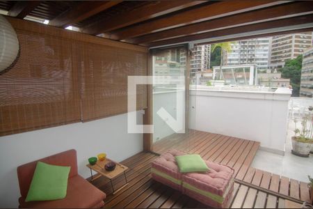 Apartamento à venda com 216m², 3 quartos e 1 vaga Apartamento à venda com 216m², 3 quartos e 1 vagaÁrea comum