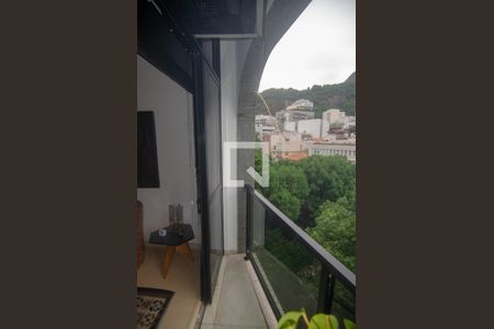 Apartamento à venda com 216m², 3 quartos e 1 vaga Apartamento à venda com 216m², 3 quartos e 1 vagaVaranda