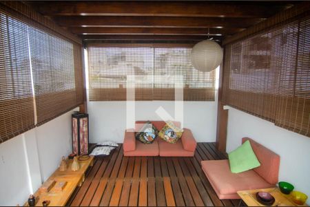 Apartamento à venda com 216m², 3 quartos e 1 vaga Apartamento à venda com 216m², 3 quartos e 1 vagaÁrea comum