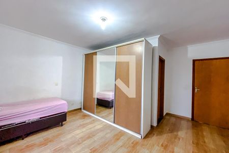 Casa à venda com 255m², 4 quartos e 6 vagasQuarto 1 - Suíte