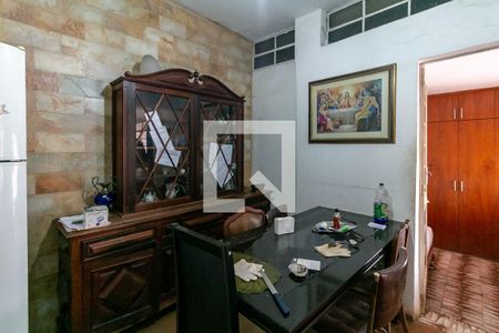 Casa à venda com 185m², 2 quartos e 6 vagasSala 