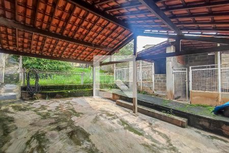 Casa à venda com 185m², 2 quartos e 6 vagasVaranda 