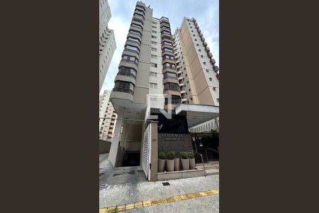 Apartamento para alugar com 117m², 3 quartos e 2 vagas Apartamento para alugar com 117m², 3 quartos e 2 vagasFachada