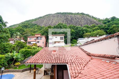 Casa de condomínio à venda com 350m², 4 quartos e 2 vagas Casa de condomínio à venda com 350m², 4 quartos e 2 vagasBanheiro da Suíte 2