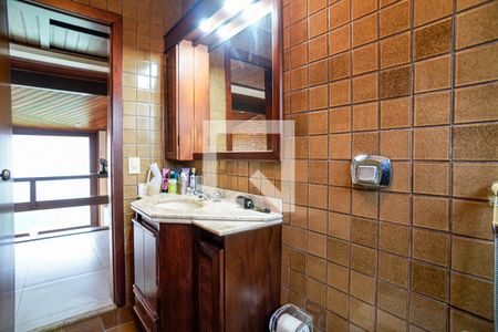 Casa de condomínio à venda com 350m², 4 quartos e 2 vagas Casa de condomínio à venda com 350m², 4 quartos e 2 vagasBanheiro da Suíte 2