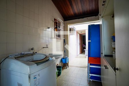 Casa de condomínio à venda com 350m², 4 quartos e 2 vagas Casa de condomínio à venda com 350m², 4 quartos e 2 vagasÁrea de Serviço