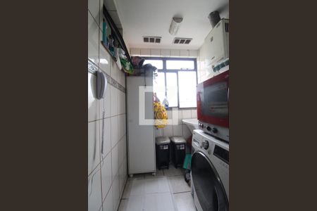 Apartamento à venda com 190m², 3 quartos e 2 vagas Apartamento à venda com 190m², 3 quartos e 2 vagasCozinha e Área de Serviço