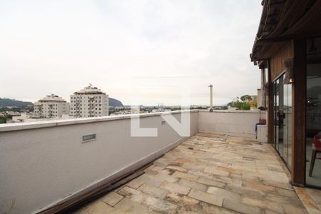 Apartamento à venda com 190m², 3 quartos e 2 vagas Apartamento à venda com 190m², 3 quartos e 2 vagasTerraço