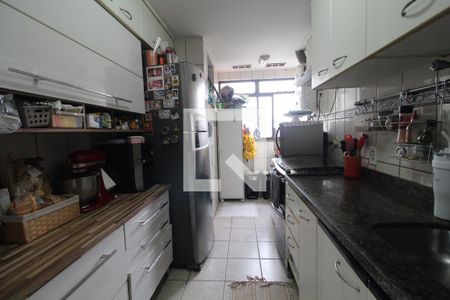 Apartamento à venda com 190m², 3 quartos e 2 vagas Apartamento à venda com 190m², 3 quartos e 2 vagasCozinha e Área de Serviço