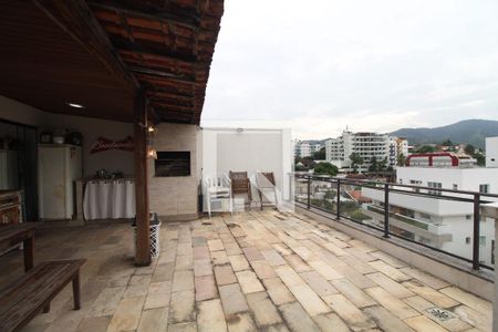 Apartamento à venda com 190m², 3 quartos e 2 vagas Apartamento à venda com 190m², 3 quartos e 2 vagasTerraço