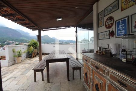 Apartamento à venda com 190m², 3 quartos e 2 vagas Apartamento à venda com 190m², 3 quartos e 2 vagasTerraço