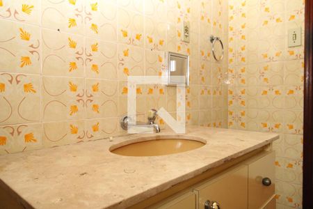 Casa à venda com 212m², 4 quartos e 4 vagasBanheiro