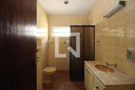 Casa à venda com 212m², 4 quartos e 4 vagasBanheiro