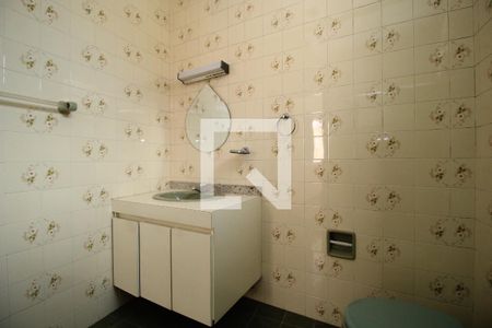 Casa à venda com 212m², 4 quartos e 4 vagasBanheiro da Suíte - Quarto 1 