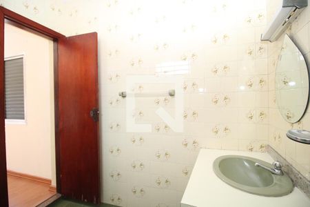 Casa à venda com 212m², 4 quartos e 4 vagasBanheiro da Suíte - Quarto 1 