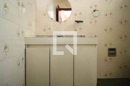 Casa à venda com 212m², 4 quartos e 4 vagasBanheiro da Suíte - Quarto 1 