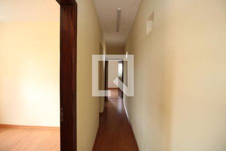 Casa à venda com 212m², 4 quartos e 4 vagasCorredor