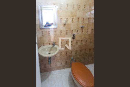 Casa à venda com 288m², 3 quartos e 3 vagas Casa à venda com 288m², 3 quartos e 3 vagasBanheiro de Serviço