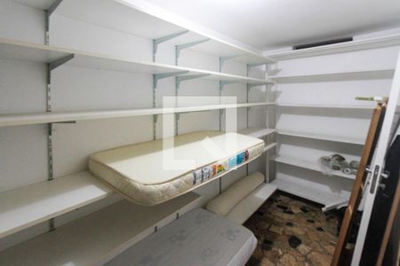Casa à venda com 288m², 3 quartos e 3 vagas Casa à venda com 288m², 3 quartos e 3 vagasDeposito
