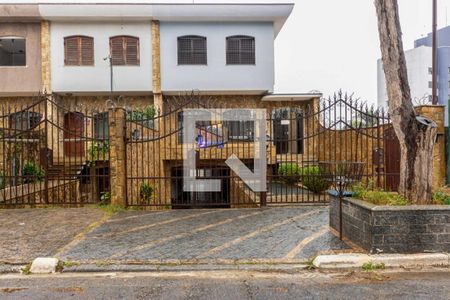 Casa à venda com 288m², 3 quartos e 3 vagas Casa à venda com 288m², 3 quartos e 3 vagasFachada
