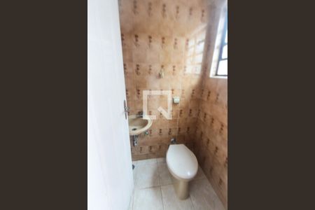Casa à venda com 288m², 3 quartos e 3 vagas Casa à venda com 288m², 3 quartos e 3 vagasLavabo da Garagem