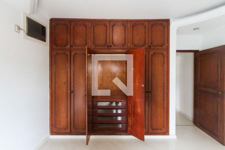 Casa à venda com 288m², 3 quartos e 3 vagas Casa à venda com 288m², 3 quartos e 3 vagasQuarto