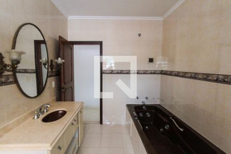 Casa à venda com 288m², 3 quartos e 3 vagas Casa à venda com 288m², 3 quartos e 3 vagasBanheiro da Suíte